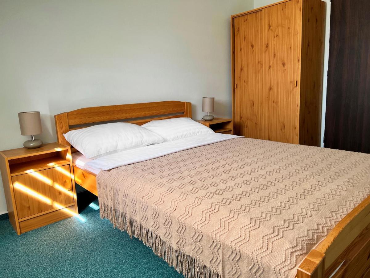 Hotel Marislav Cesnovice Dış mekan fotoğraf