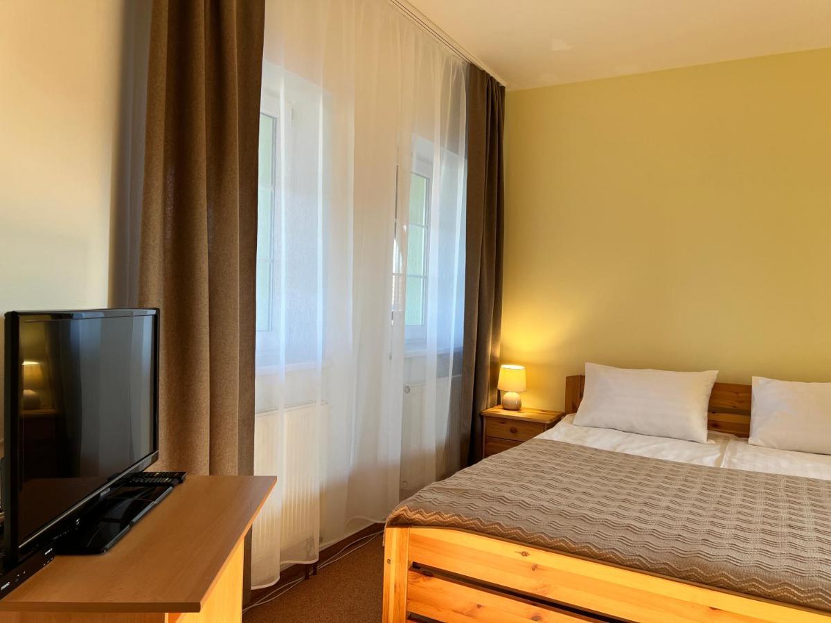 Hotel Marislav Cesnovice Dış mekan fotoğraf