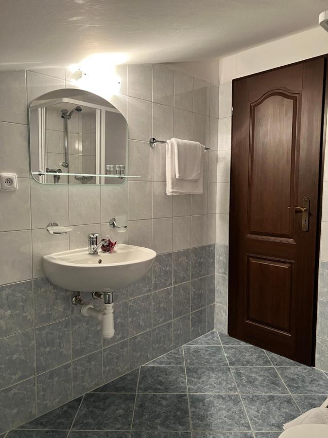 Hotel Marislav Cesnovice Dış mekan fotoğraf