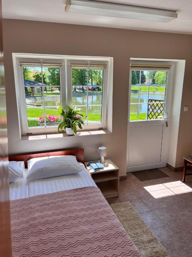 Hotel Marislav Cesnovice Dış mekan fotoğraf